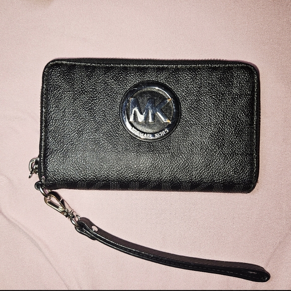 Michael Kors Black Wristlet Wallet - Picture 1 of 4